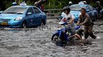 Jl Satria Raya Jakarta Barat Masih Tergenang