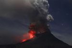 Gunung Sinabung Terus Erupsi