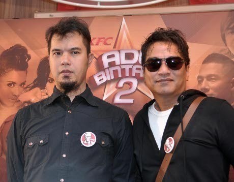 Jelang Konser Adu Bintang, Ahmad Dhani dan Indra Lesmana Potong Tumpeng