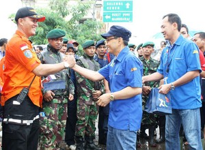 Relawan Banjir Dibekali Ponsel Gratis