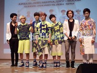 LC9 dan LUNAFLY saat acara fansigning.