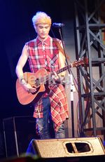 Konser Intim LUNAFLY dan LC9 di Jakarta