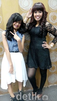 Ely Sugigi tampak bersama anak perempuannya, Ulfi Damayanti. (dok. detikHOT)