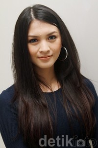     Ia tampak cantik dengan rambut indahnya yang dibiarkan tergerai. Gus Mun/detikHOT.