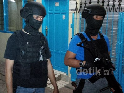 Densus 88 Gerebek Rumah Terduga Teroris