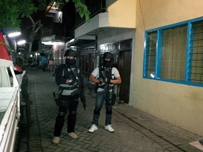 Densus 88 Anti Teror Gerebek Sebuah Rumah di Jalan Tanah Merah
