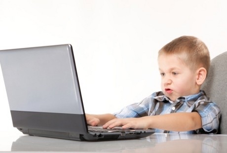 Pola Asuh Berpengaruh Terhadap Kecanduan Internet pada Anak