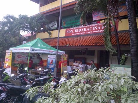 SDN 03 Bidara Cina Jadi Posko Pengungsian, Kepsek Mengeluh KBM Terganggu