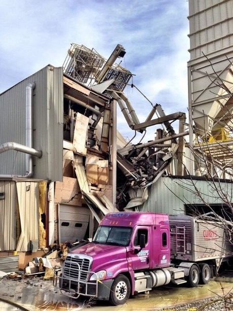 Ledakan di 2 Pabrik AS Tewaskan 4 Orang 