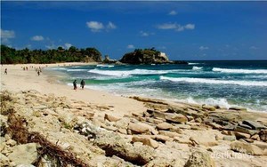 Unik! Ada Batu Sphinx & Seruling Samudera di Pantai Klayar