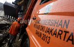 Sampah di Kali Ciliwung Dibersihkan