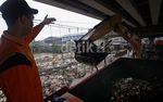 Sampah di Kali Ciliwung Dibersihkan