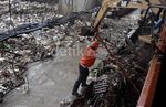Sampah di Kali Ciliwung Dibersihkan
