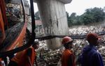 Sampah di Kali Ciliwung Dibersihkan