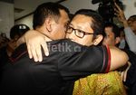 Anas dan Pasek Berpelukan di Pengadilan Tipikor