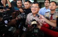 JK meninggalkan gedung KPK seusai diperiksa. Lamhot Aritonang/detikFoto.
