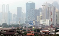 Kabut menyelimuti kawasan Jakarta.