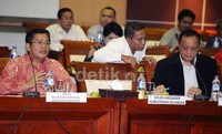 Rapat tersebut dihadiri sejumlah pihak terkait, di antaranya Kepala badan kebijakan fiskal kementerian keuangan, Dirjen Anggaran Kemenkeu dan Dirjen Penyelenggaran Pos dan Informatika.