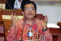 Rapat tersebut membahas Universal Service Obligation (USO) yang dilakukan Kemenkominfo untuk membiayai proyek PLIK/MPLIK.