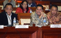 Skema pembiayaan melalui USO sebenarnya sudah ada di luar negeri. Bedanya, USO yang berasal dari operator telekomunikasi dan perusahaan IT itu tidak dikumpulkan di satu kementerian. Sementara pengelolaan dana USO di Indonesia dilakukan oleh BP3TI yang berada di bawah kementerian.