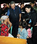 Presiden SBY Temui Korban Banjir Karawang