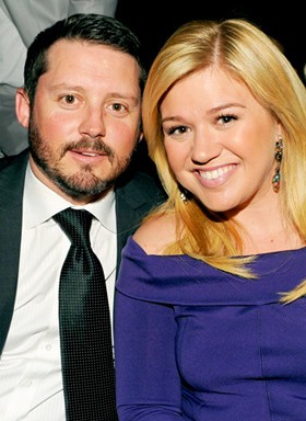 Kelly Clarkson Akan Melahirkan Bayi Perempuan