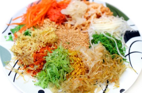 Yee Sang Lambang Kemakmuran Bisa Dinikmati di 5 Restoran Berbintang Ini