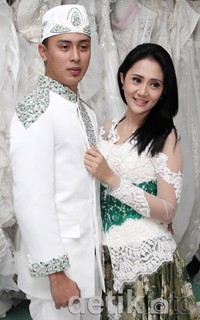Rencananya, dua sejoli itu akan menikah di Bogor pada 5 Februari 2014. Akew/detikHOT.