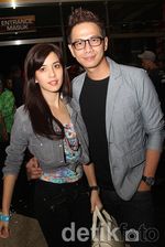 Delon dan Istri Tercinta
