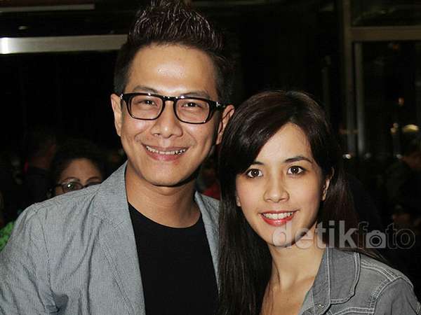 Delon dan Istri Tercinta Delon dan Istri Tercinta