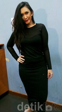     Nafa Urbach saat ditemui usai mengisi acara Soimah di Trans TV, Jakarta Selatan, Selasa (21/1/2014).