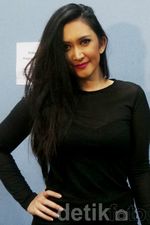 Nafa Urbach Eksis Lagi