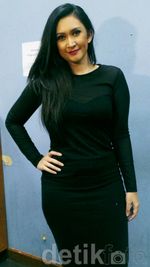 Nafa Urbach Eksis Lagi