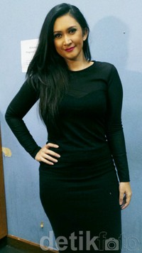     Meski sibuk, Nafa tetap berusaha membagi waktunya dengan buah hati.