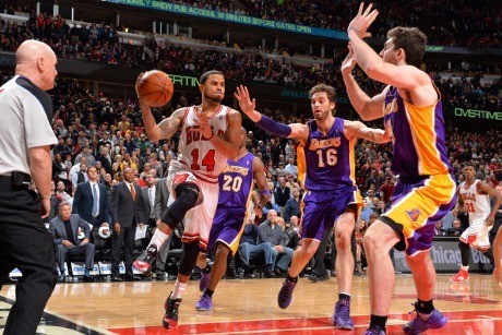 Bulls Kalahkan Lakers di Detik Terakhir