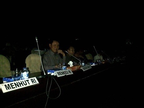 Mati Lampu, Rapat Komisi II DPR dengan Menkum HAM Diskors
