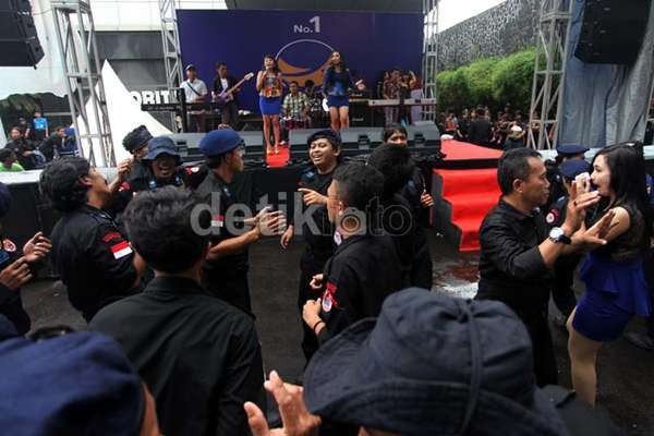 Masyarakat Lebih Tertarik Dangdut Ketimbang Program Partai