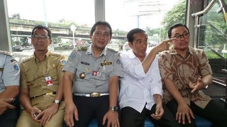 Usai Tinjau Banjir, Jokowi Resmikan 30 Unit Bus TransJ di Ancol