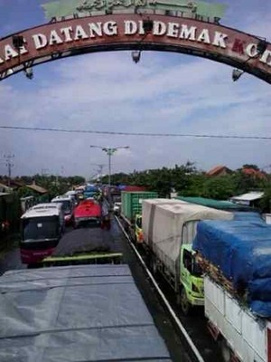 Jalan di Kudus Terendam Banjir, Akses ke Surabaya dan Jakarta Lumpuh