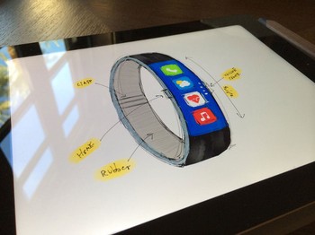 Sketsa iWatch dengan layar touchscreen melengkung di bagian depan terdapat satu tombol di sebelah kiri sebagai tombol Home dan ada juga bagian tombol volume. (kredit foto: toddham)
