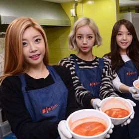 Juara di Acara Musik TV, Girls Day Traktir Fans Makan Siang