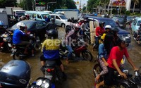 Banjir disebabkan meluapnya Sungai Ciliwung akibat pintu air Manggarai arah Istana dibuka.