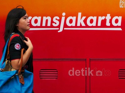 Jokowi Resmikan Operasional 30 Bus TransJ