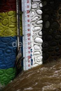 Ketinggian air menurun hingga menyentuh angka 70 cm. Lamhot Aritonang/detikFoto.