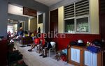 Warga Kebon Baru Mengungsi di Sekolah