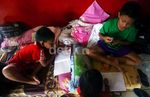 Warga Kebon Baru Mengungsi di Sekolah