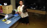 Banjir Masuki Perkantoran di Jalan Angkasa