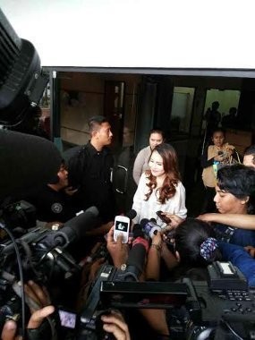 Ayu Ting Ting Tegaskan Tak Ada Desakan Orangtua dalam Perceraiannya