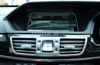 Sistem audio 20 dengan 6-cakram CD charger atau dapat juga menggunakan media interface atau bluetooth interface dengan fasilitas hands-free dan audio streaming menambah kenyamanan pengendara mobil ini.