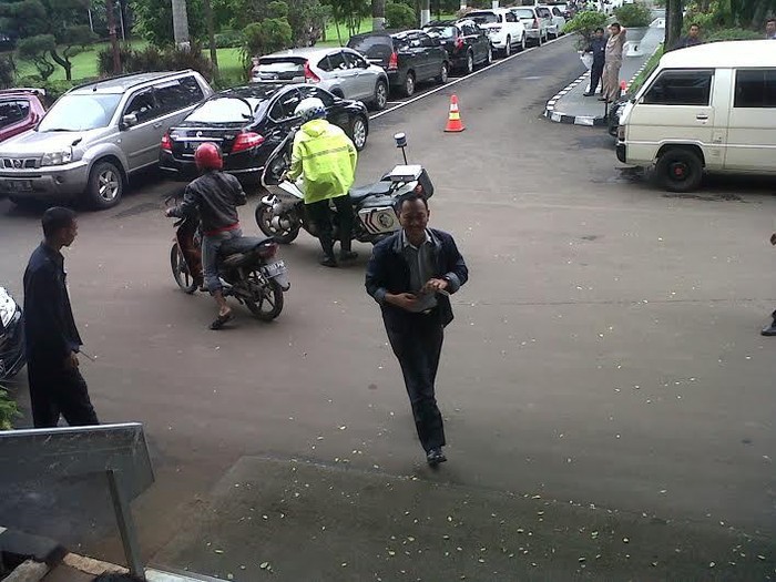Buru-buru Terjang Macet, Wamenhub Naik Ojek dari Tanjung Priok